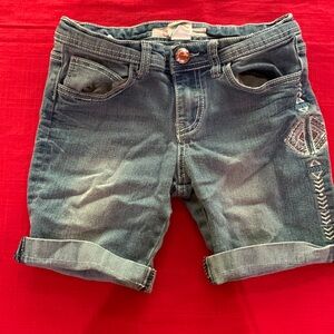 Girl’s Free planet short